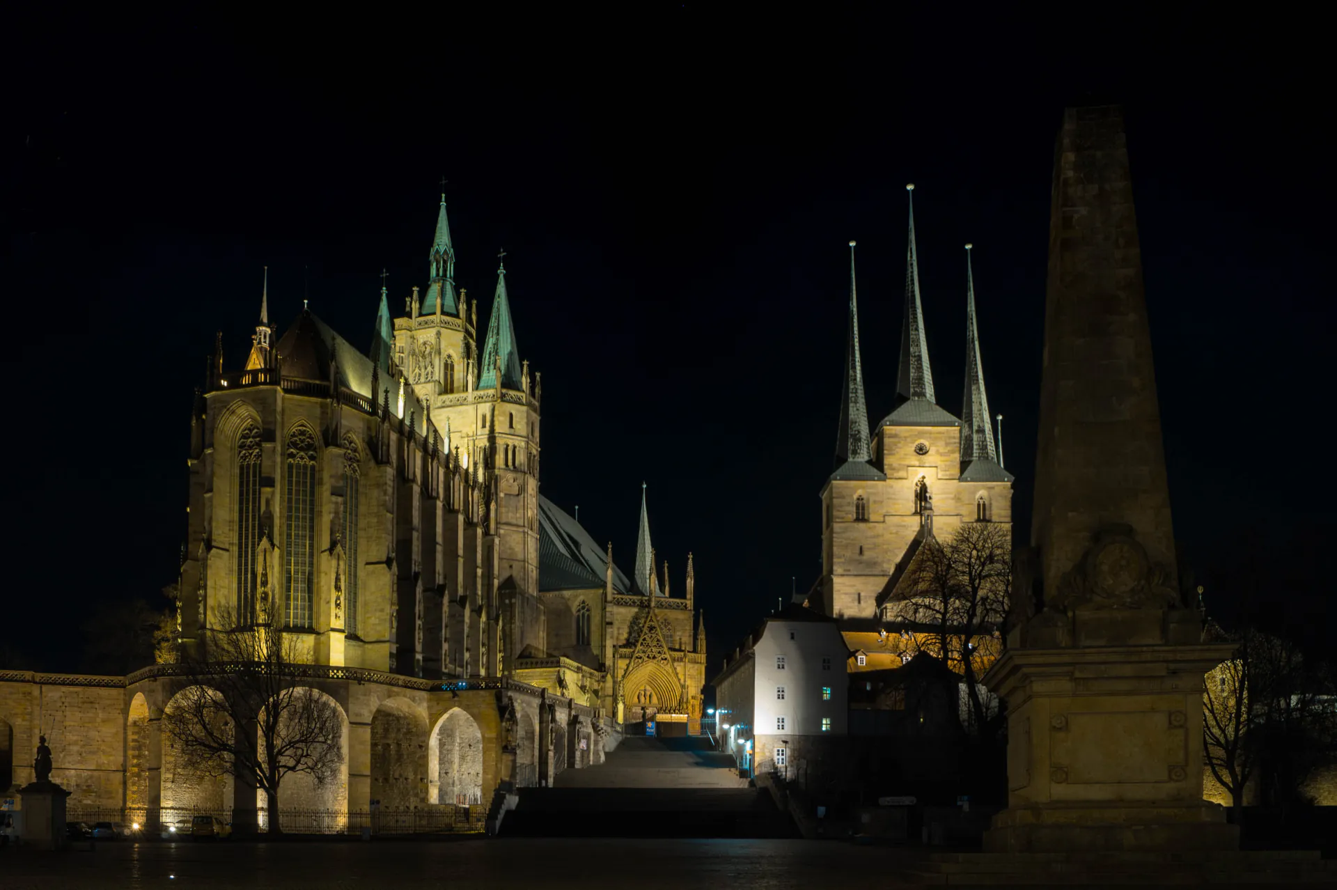 Der Erfurter Dom und die Severikirche bei Nacht